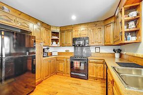 'the Lodge at Crider Creek' Getaway on 140 Acres!