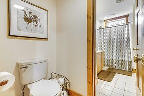 'the Lodge at Crider Creek' Getaway on 140 Acres!