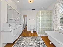 Tranquil Pool Home Near Siesta Key Sarasota