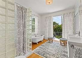 Tranquil Pool Home Near Siesta Key Sarasota