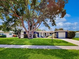 Tranquil Pool Home in Sarasota