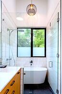 Backyard Pool Oasis Rainey Street 6 min Walk