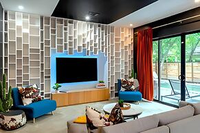 Backyard Pool Oasis Rainey Street 6 min Walk