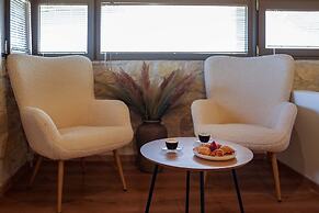 Oliva Emerald Eco - Secluded Off-grid Vineyard Villa