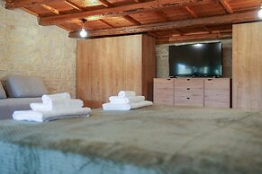 Oliva Emerald Eco - Secluded Off-grid Vineyard Villa