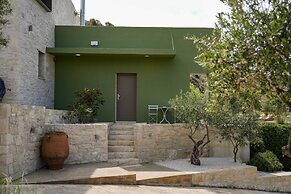 Oliva Emerald Eco - Secluded Off-grid Vineyard Villa