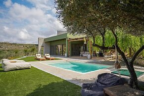 Oliva Emerald Eco - Secluded Off-grid Vineyard Villa