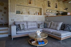 Oliva Emerald Eco - Secluded Off-grid Vineyard Villa