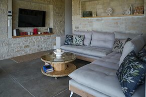 Oliva Emerald Eco - Secluded Off-grid Vineyard Villa