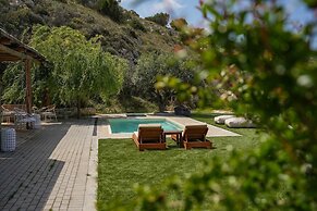 Oliva Emerald Eco - Secluded Off-grid Vineyard Villa