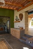 Oliva Emerald Eco - Secluded Off-grid Vineyard Villa