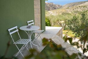 Oliva Emerald Eco - Secluded Off-grid Vineyard Villa