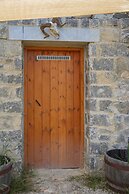 Oliva Emerald Eco - Secluded Off-grid Vineyard Villa