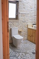 Oliva Emerald Eco - Secluded Off-grid Vineyard Villa