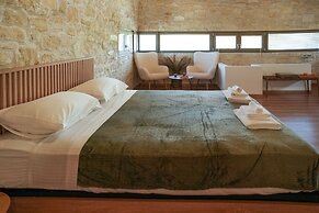 Oliva Emerald Eco - Secluded Off-grid Vineyard Villa