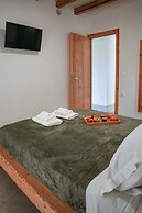 Oliva Emerald Eco - Secluded Off-grid Vineyard Villa