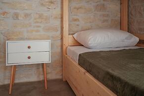 Oliva Emerald Eco - Secluded Off-grid Vineyard Villa