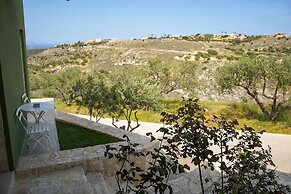 Oliva Emerald Eco - Secluded Off-grid Vineyard Villa