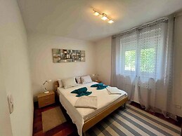 Apartment Picturesque Retreat