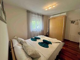 Apartment Picturesque Retreat