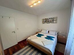 Apartment Picturesque Retreat