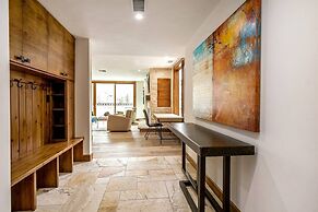 Luxe 4 Bedroom Beaver Creek Lodge Condo With ski in, ski out Access