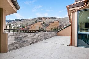 Luxe 4 Bedroom Beaver Creek Lodge Condo With ski in, ski out Access