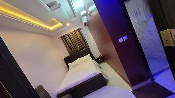 Riverview Hotel and Suites