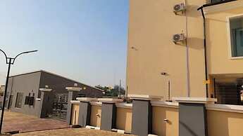 Riverview Hotel and Suites