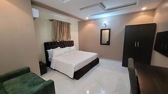 Riverview Hotel and Suites