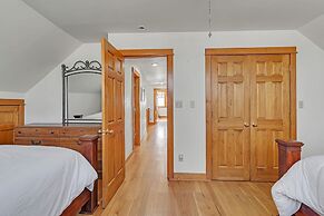 Charming Country 4br Retreat With Riverfront Views 4 Bedroom Cabin