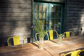 Charming Country 4br Retreat With Riverfront Views 4 Bedroom Cabin