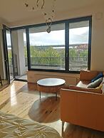 Free Parking, Center Location, Nuslesky Pivovar Sunset Balcony Home