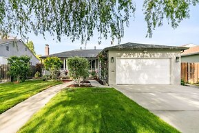 @ Marbella Lane - 3BR Designer Near Valley Fair