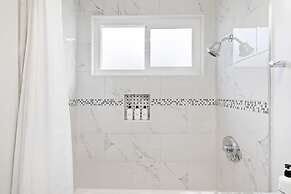@ Marbella Lane - 3BR Designer Near Valley Fair