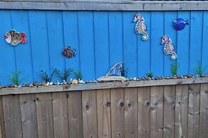 Quackers-seaside Village-pet Friendly-parking-