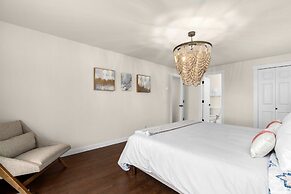 @ Marbella Lane - Seas the Bay Sanctuary