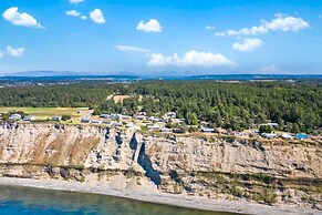 @ Marbella Lane - Seas the Bay Sanctuary