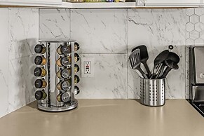 @ Marbella Lane - Seas the Bay Sanctuary