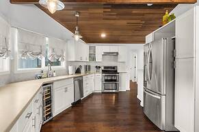 @ Marbella Lane - Seas the Bay Sanctuary