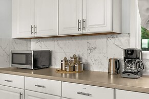 @ Marbella Lane - Seas the Bay Sanctuary