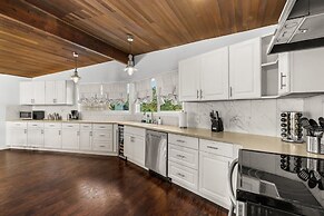 @ Marbella Lane - Seas the Bay Sanctuary