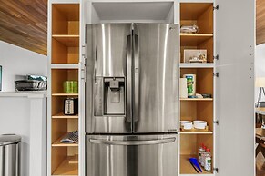 @ Marbella Lane - Seas the Bay Sanctuary