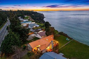 @ Marbella Lane Wave HS W/ev Charger, Oceanfront!