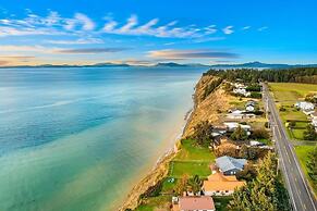 @ Marbella Lane Wave HS W/ev Charger, Oceanfront!