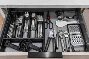 @ Marbella Lane Wave HS W/ev Charger, Oceanfront!