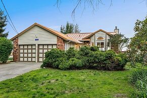 @ Marbella Lane Wave HS W/ev Charger, Oceanfront!