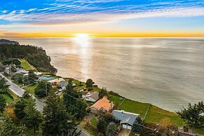 @ Marbella Lane Wave HS W/ev Charger, Oceanfront!