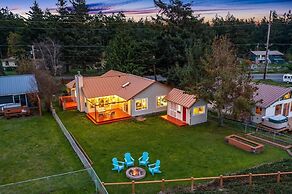 @ Marbella Lane Wave HS W/ev Charger, Oceanfront!