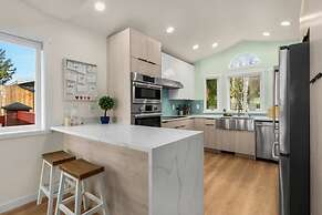 @ Marbella Lane Wave HS W/ev Charger, Oceanfront!